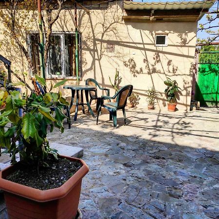Guesthouse Ttt Tbilisi ภายนอก รูปภาพ