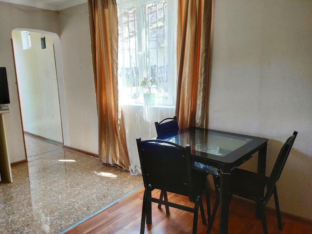 Guesthouse Ttt Tbilisi ภายนอก รูปภาพ