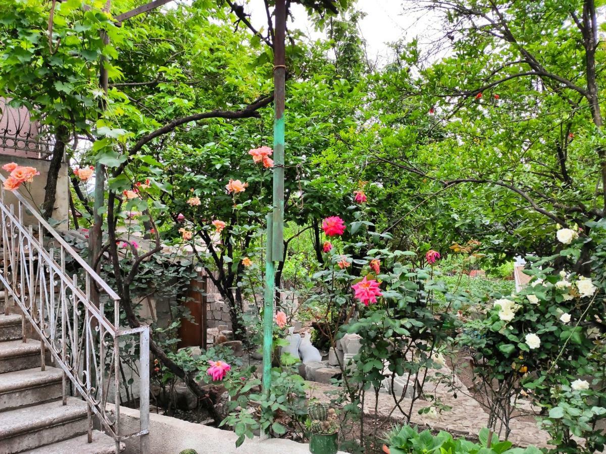 Guesthouse Ttt Tbilisi ภายนอก รูปภาพ